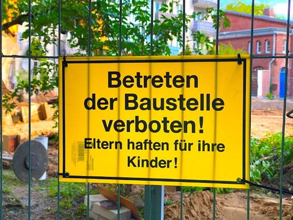 Abbruchunternehmen Hamburg Baustelle Zutritt verboten Schild Bauzaun